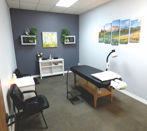 Fontana Chiropractic and Acupuncture - Rancho Cucamonga, CA. Koi Chiropractic and Acupuncture. Treatment Room. Michael Mark LA.c