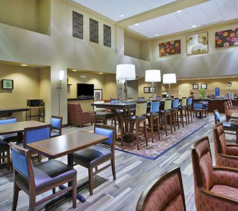 Hampton Inn & Suites Wichita-Northeast - Wichita, KS