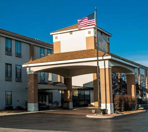 Quality Inn & Suites near St. Louis and I-255 - Cahokia, IL