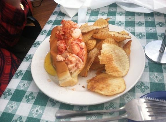 New England Seafood Company Restaurant & Fish Market - Chicago, IL