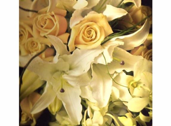 Lavish Flowers & Gifts - New Lambton Heights, NSW