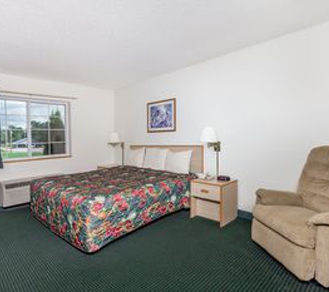 Super 8 by Wyndham Eagle River - Eagle River, WI