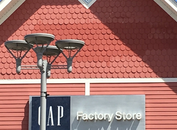 Gap - Tinton Falls, NJ