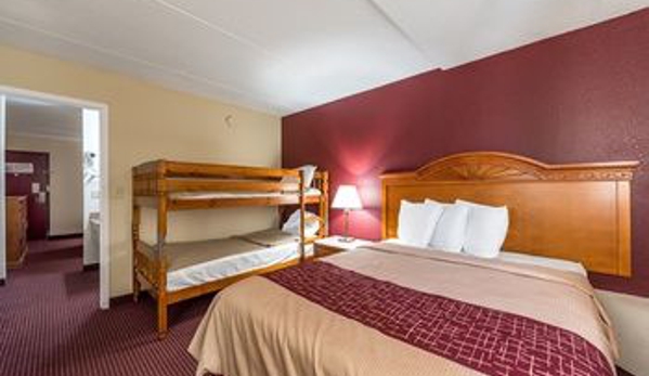 Pigeon Forge Inn and Suites - Pigeon Forge, TN