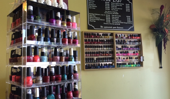 FAMOUS NAILS - Overland Park, KS