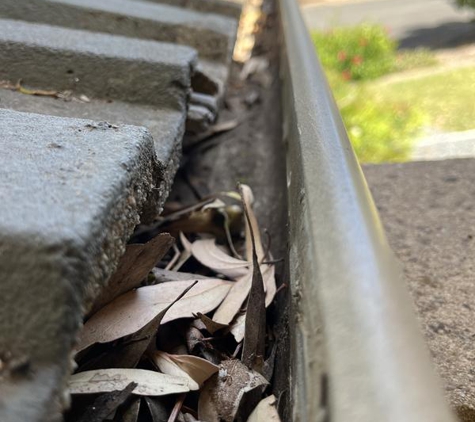 Cushman & Wakefield - Richmond, SA. Gutter after the clean!!!!!
