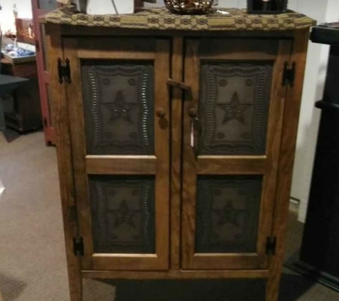 Country Barn Primitives - Fredericksburg, VA. Amish Furniture 
Pie Safe