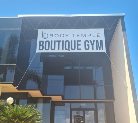 Kirkby Bros Signwriters - Ashmore, QLD. Create a Stunning Welcome for Clients