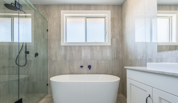 Bradnam's Windows & Doors - Ashmore, QLD. Frameless Shower Screen With black hinges