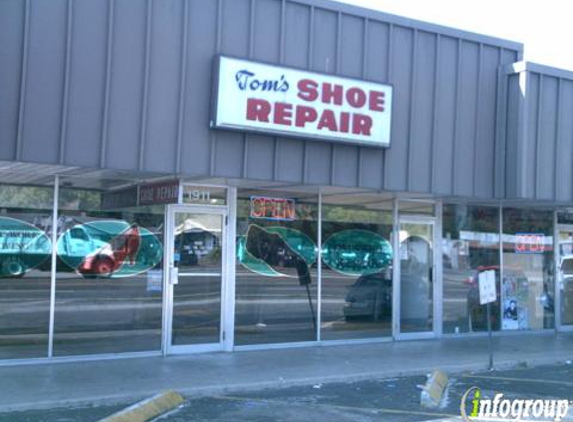 Tom's Shoe Repair - Clearwater, FL
