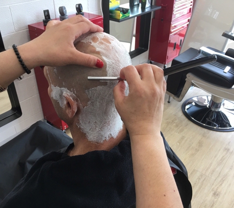 Laritza's Hair Salon - Ourimbah, NSW