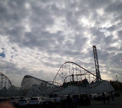 Six Flags Magic Mountain - Valencia, CA