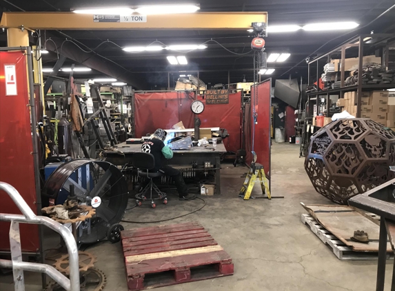 Bellini's Custom Welding & Auto Repair Inc - Dixon, IL