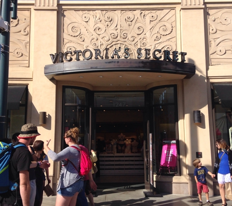 Victoria's Secret - Santa Monica, CA. Store front