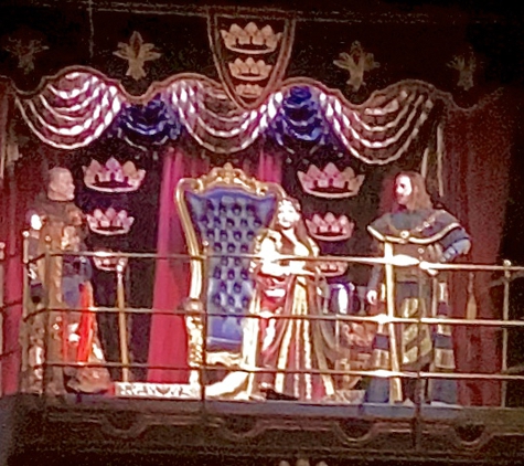 Medieval Times Dinner & Tournament - Schaumburg, IL. Queen of all the realms