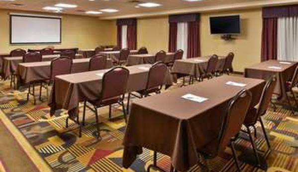 Hampton Inn & Suites Muncie - Muncie, IN