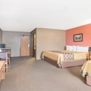 Super 8 by Wyndham Warroad - Motels