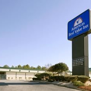 Super Inn & Suites by OYO Milledgeville - Milledgeville, GA