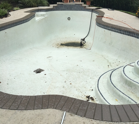 Catalina Pool Builders - Severna Park, MD. Told to drain pool by May 1, 2017; still waiting for Catalina to rectify issues...it is now July 29, 2017!  Pictures speak for themselves!