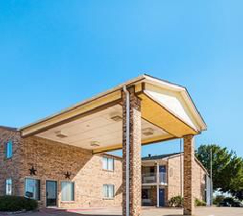 Motel 6 - Red Oak, TX