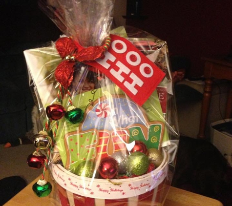 Love Embellishments - Tonawanda, NY. Christmas Gift Basket
