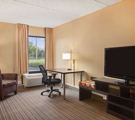 Super 8 by Wyndham Mount Laurel - Mount Laurel, NJ