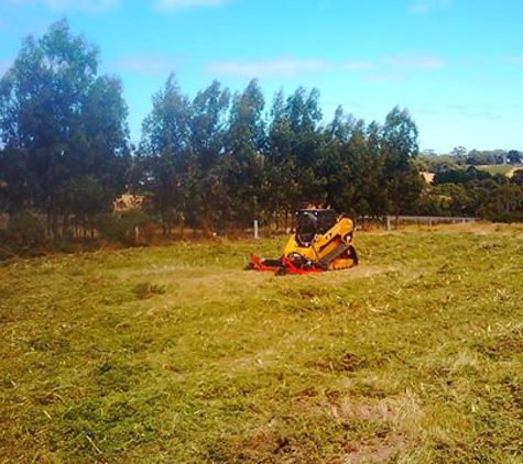 AFP Civil - Warrenheip, VIC. A & F Peterkin Earthmoving Gorse Control
