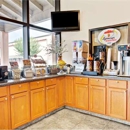 Super 8 by Wyndham Kissimmee/Maingate/Orlando Area - Hotels