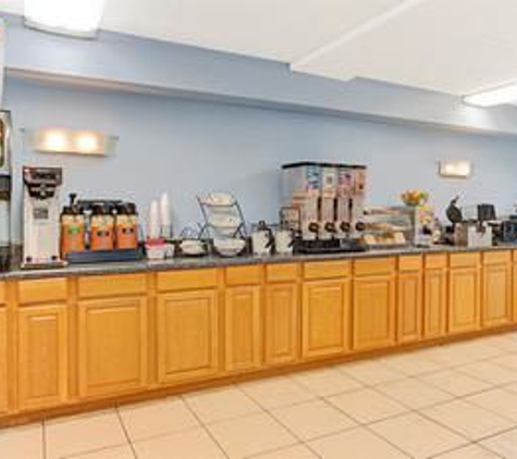 Baymont Inn & Suites - Kissimmee, FL