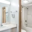 Super 8 by Wyndham Adel - Hotels