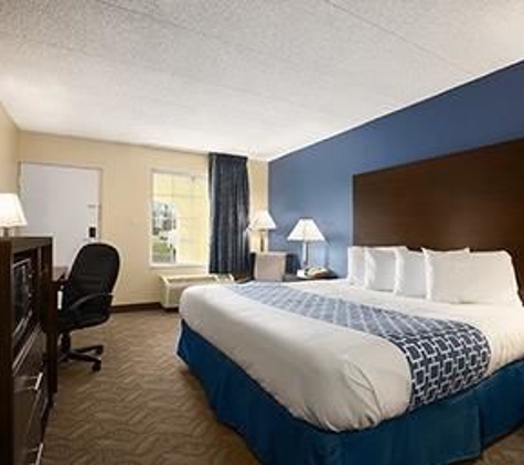 Days Inn & Suites by Wyndham Cherry Hill - Philadelphia - Cherry Hill, NJ