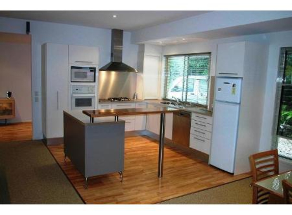 M & R Kitchens