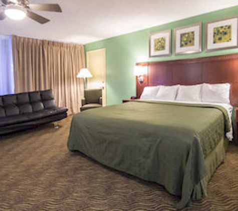 Quality Inn & Suites Hollywood Boulevard Port Everglades Cruise Port Hotel - Hollywood, FL