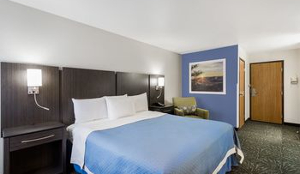 Days Inn & Suites by Wyndham East Flagstaff - Flagstaff, AZ