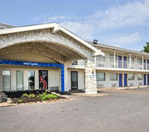 Motel 6 - Saint Joseph, MO