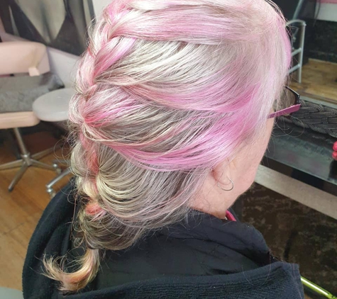 Pink 'N' Shears - Yarra Junction, VIC
