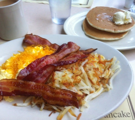 Chris' Pancake & Dining - Saint Louis, MO