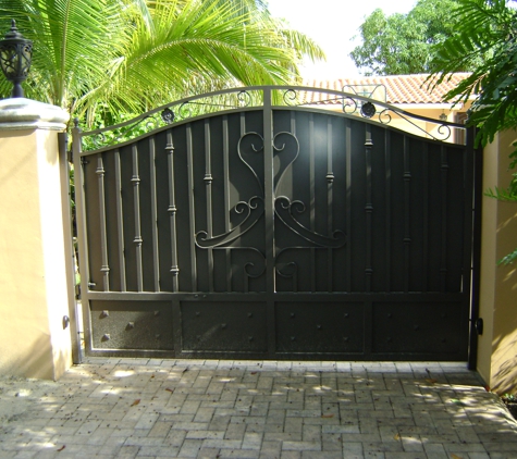 Amelio Fence - Hialeah, FL