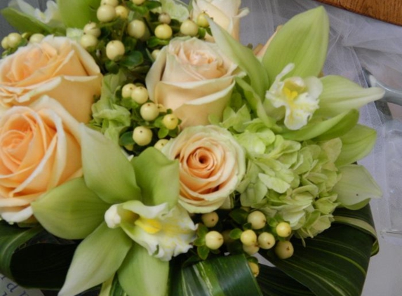 Debritz Floral Designs - Longmont, CO