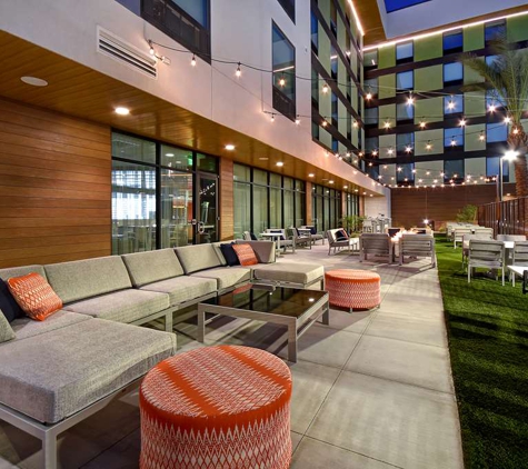 Hampton Inn & Suites Las Vegas Convention Center - Las Vegas, NV
