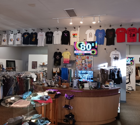 Darrell's Modern Trends Thrift Store - San Diego, CA