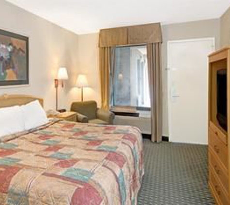 Days Inn by Wyndham Mooresville Lake Norman - Mooresville, NC