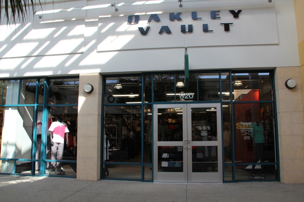 oakley store tanger outlet