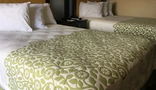 Days Inn & Suites by Wyndham Tampa near Ybor City - Tampa, FL