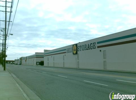 EZ Storage - Los Angeles, CA