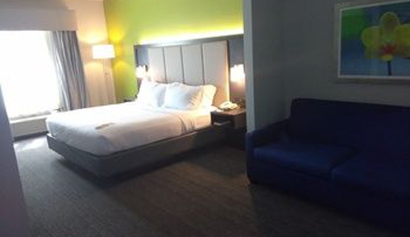 Holiday Inn Express & Suites Pearland - Pearland, TX