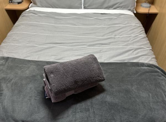 Alpine Tourist Park - Adaminaby, NSW. Cosy double bed