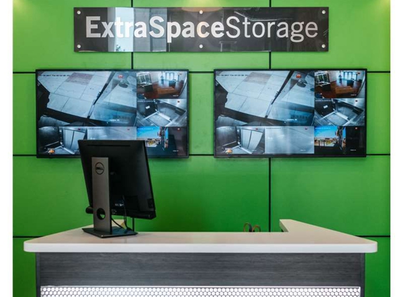 Extra Space Storage - Chicago, IL