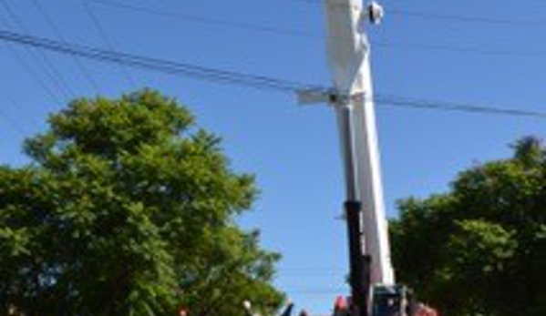 AGL & Son Crane Hire - Edinburgh, SA. Craning Pool Into Backyard