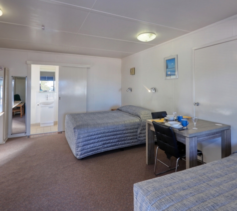 Rest -Easi Motel Hughenden - Hughenden, QLD